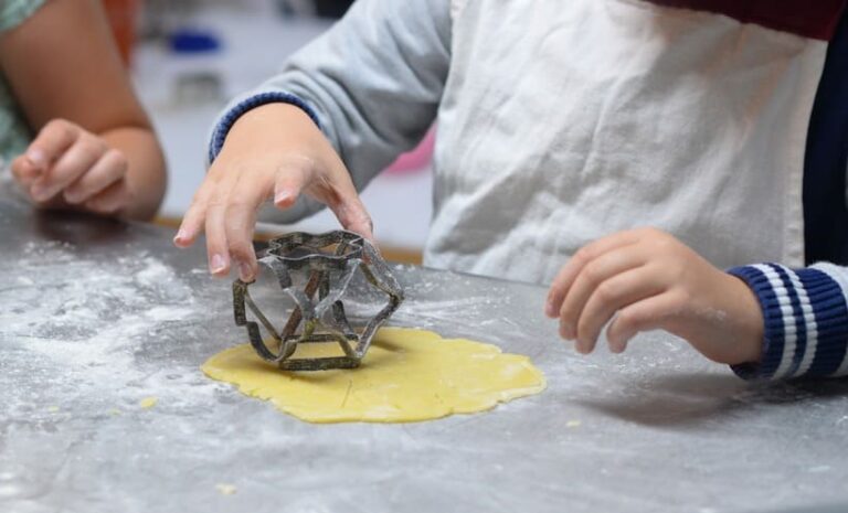 bambini in cucina